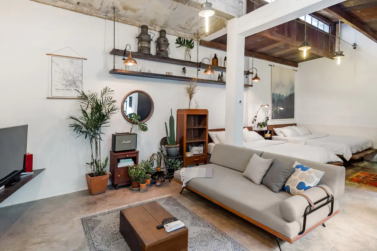 Centrally Located Open Industrial Warehouse Apartment