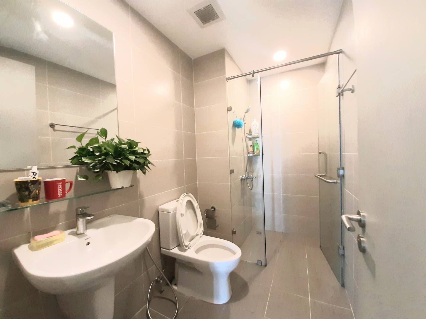 Phòng ngủ bình dân có phòng tập thể dục & hồ bơi miễn phí, tầm nhìn đẹp nhất Phòng ngủ bình dân có phòng tập thể dục & hồ bơi miễn phí, tầm nhìn đẹp nhất