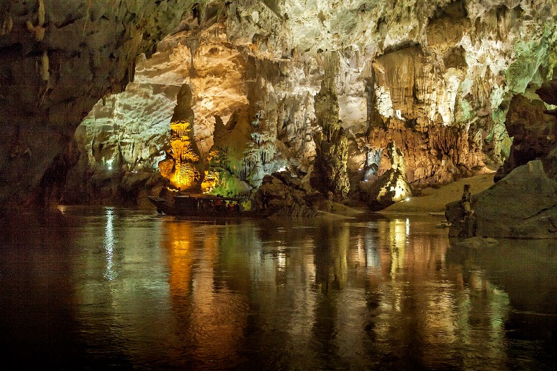 Thạch nhũ đẹp trong hang