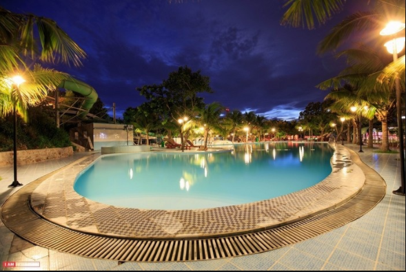 Hồ bơi dành cho du khách nghỉ ngơi tại resort