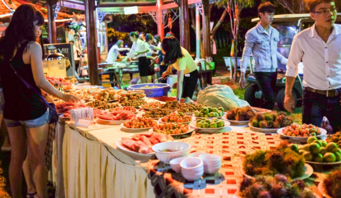 Tiệc ngoài trời của nhà hàng Hồ Mây
