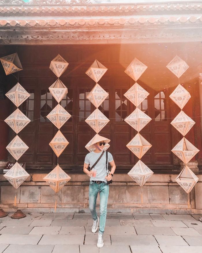 ben-trong-dien-thai-hoa-hue