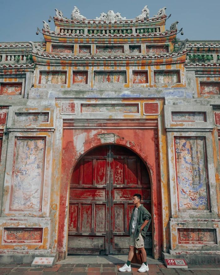 cua-dien-phung-tien