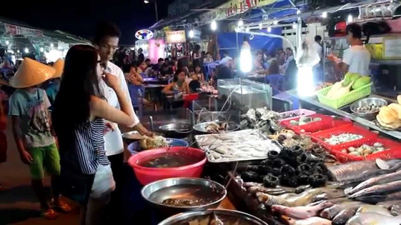 Hải sản tươi ngon tại Chợ đêm Dinh Cậu