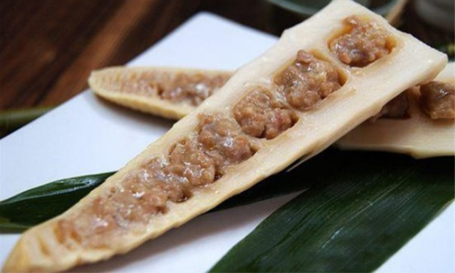 Măng hấp thịt 