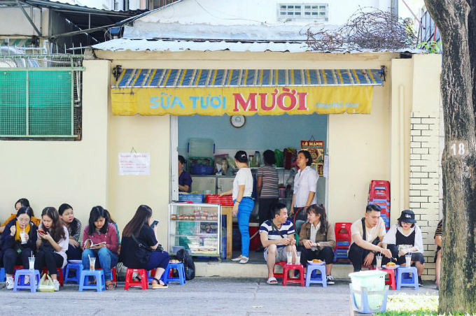 A Saigon Café Milks A 'Different' Breakfast Habit